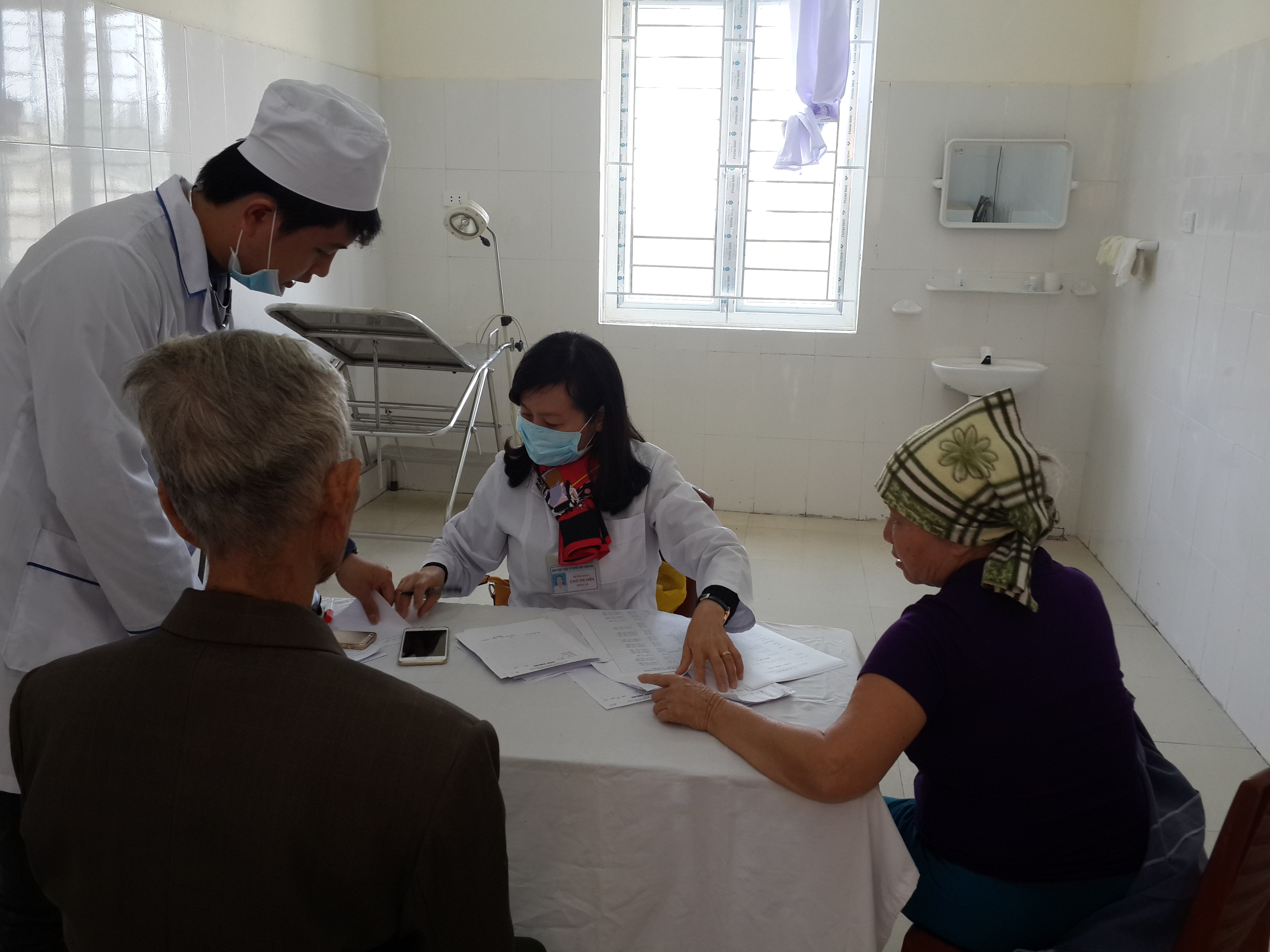 Bệnh viện Y Dược Cổ Truyền Thanh Hóa tổ chức chương trình khám chữa bệnh nhân đạo tại huyện Cẩm Thủy TH 